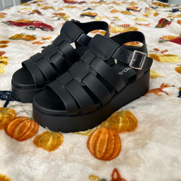 SODA®️ Black Pullout Platform Sandals - Picture 4 of 6